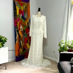 Alfred Angelo wedding gown size 16. Never worn. In perfect condition.